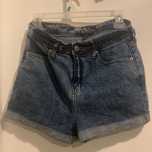 Used cute jean shorts 4 pockets size 8 or medium if you will, very comfy